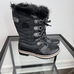 Sorel Women's Tofino II Faux Fur Lined Waterproof Insulated Snow Boots Size 5.